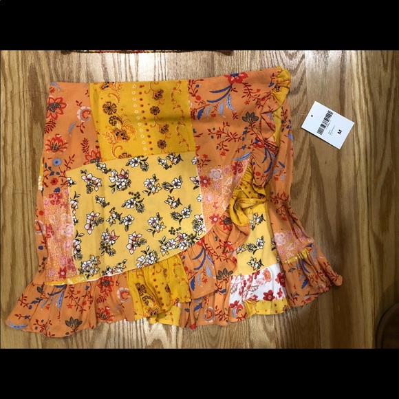 NWT Two Piece Floral Skirt-Blouse Set - Picture 5 of 7